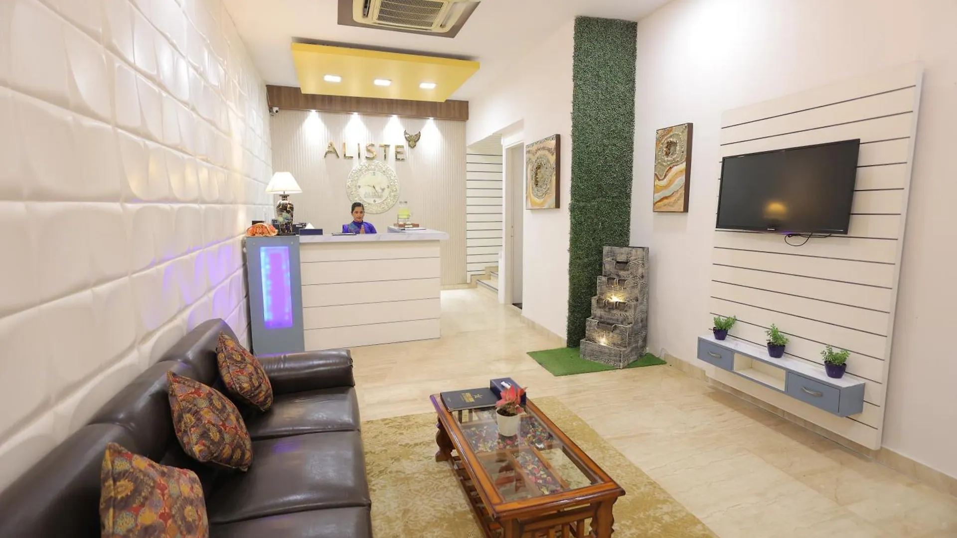 Aliste Millennium City Center Gurgaon 3*,  Indien