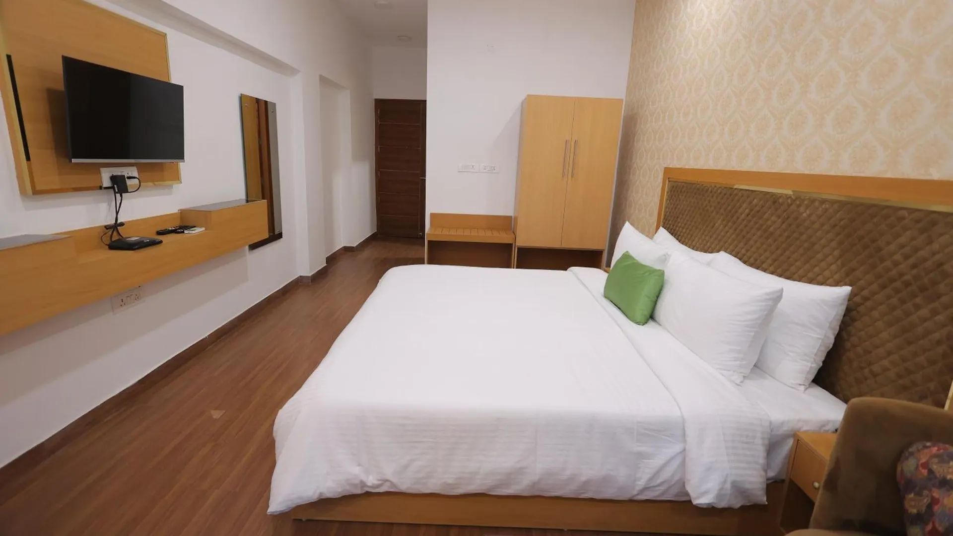 Hotel Aliste Millennium City Center Gurgaon