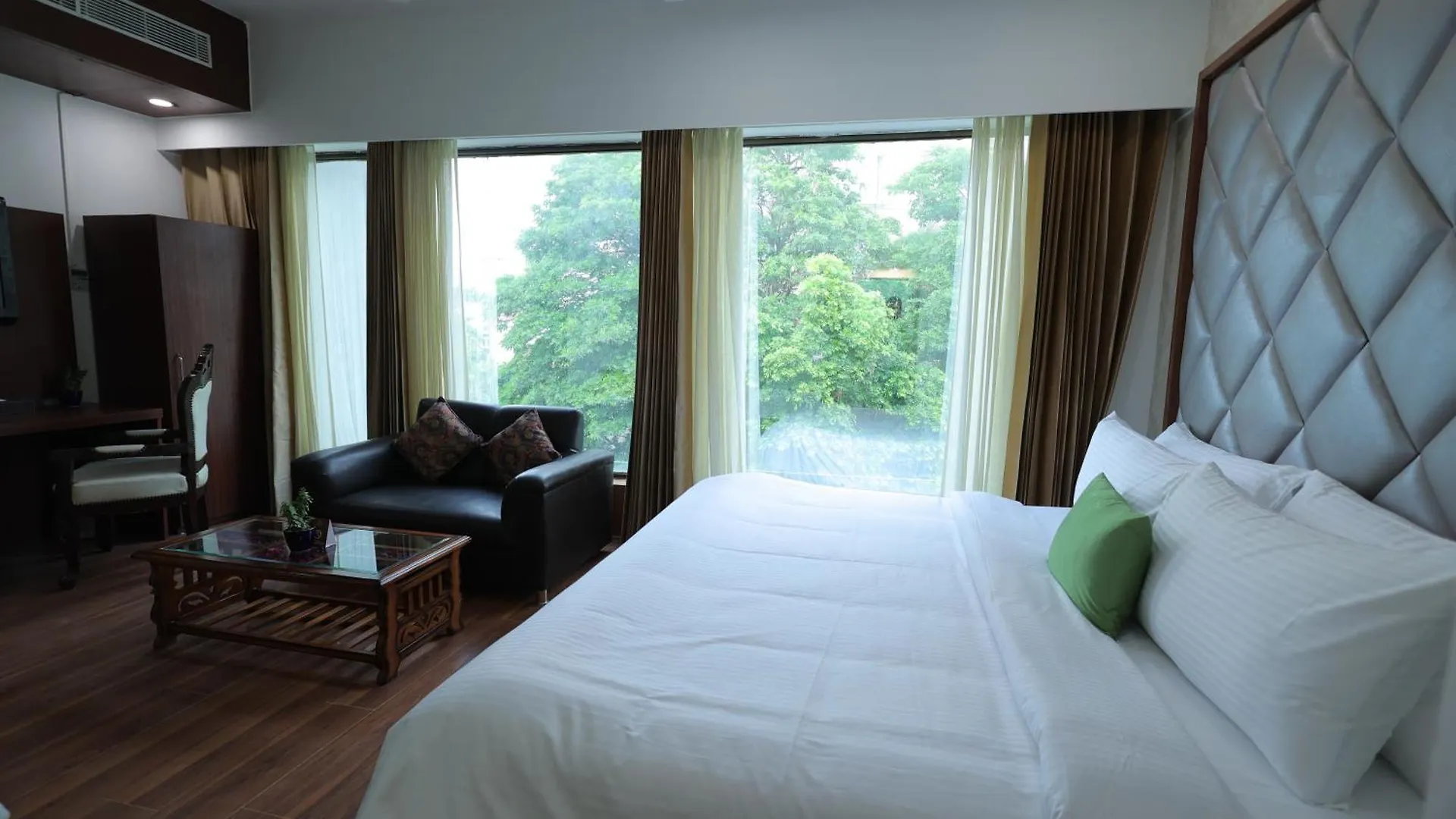 Hotel Aliste Millennium City Center Gurgaon
