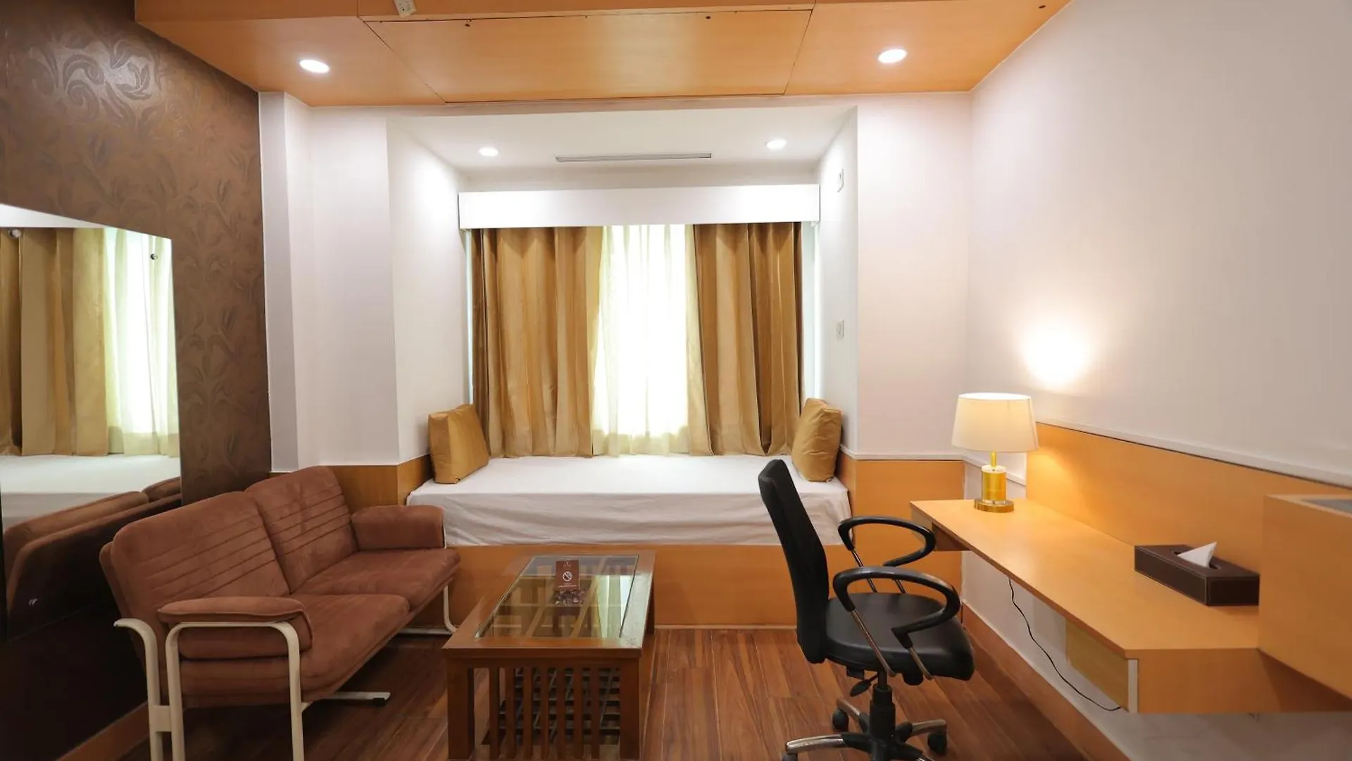 Hotel Aliste Millennium City Center Gurgaon