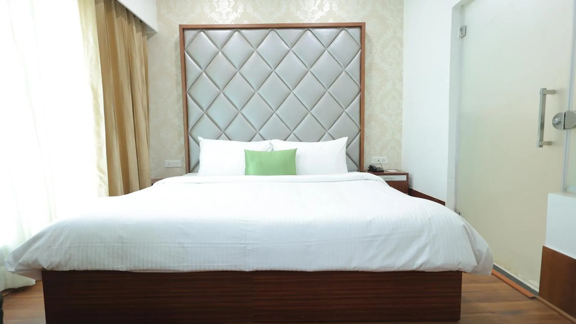 *** Hotel Aliste Millennium City Center Gurgaon Indien
