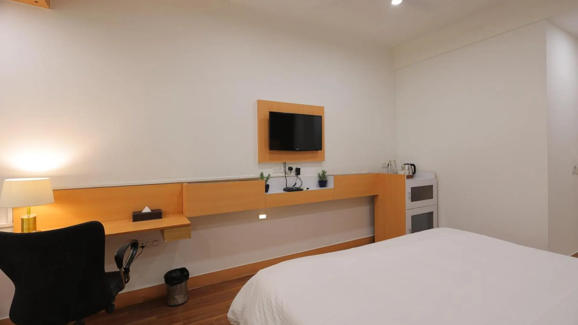 Hotel Aliste Millennium City Center Gurgaon