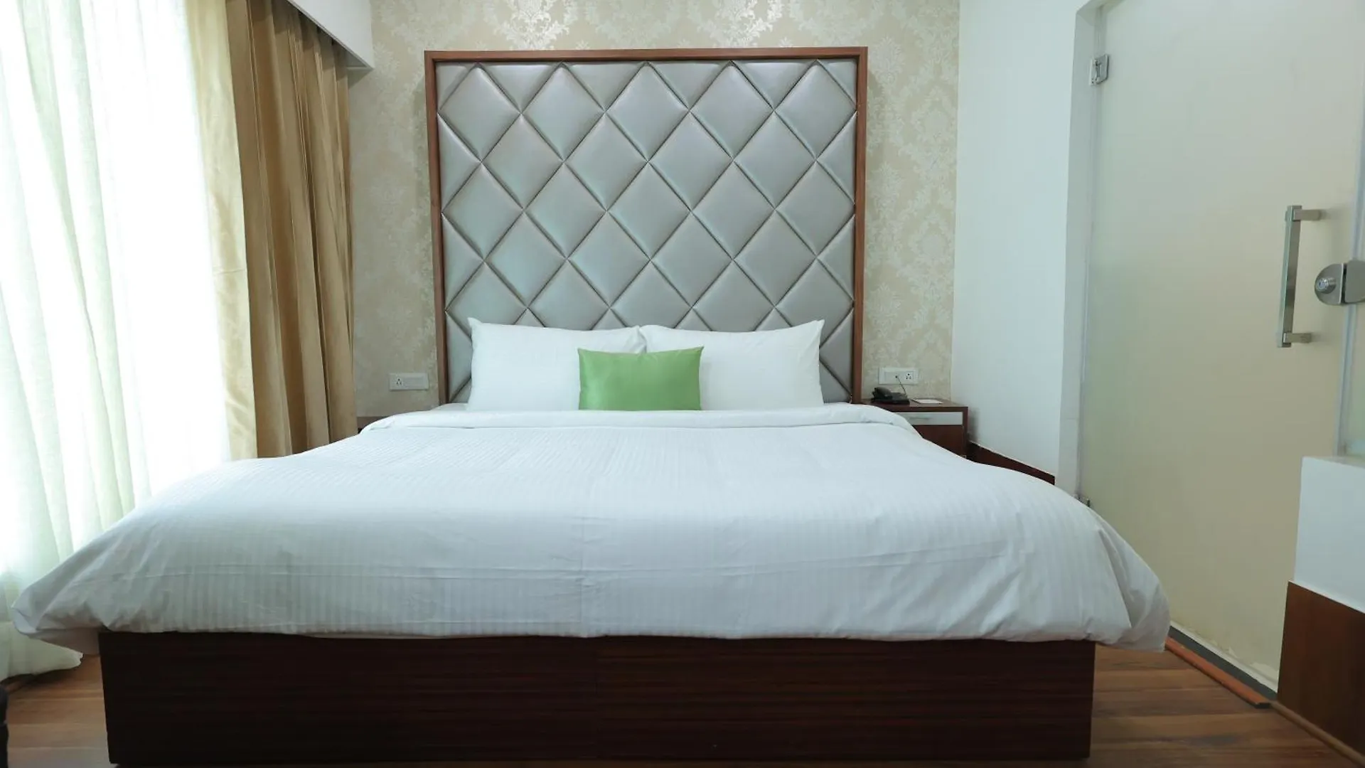 *** Hotel Aliste Millennium City Center Gurgaon Indien