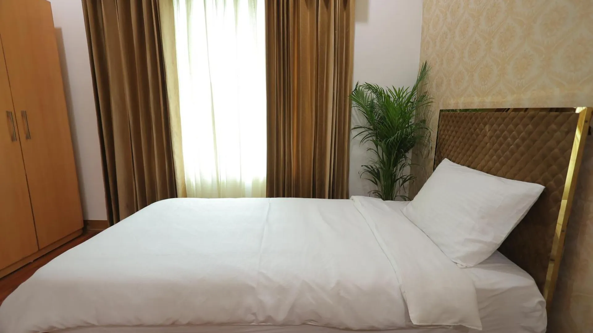 Aliste Millennium City Center Gurgaon 3*,