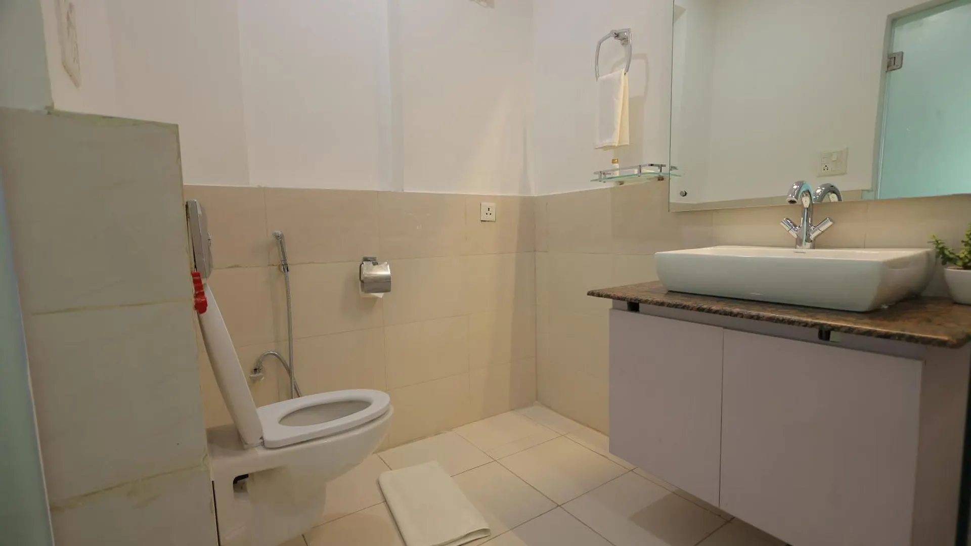 Aliste Millennium City Center Gurgaon 3*,