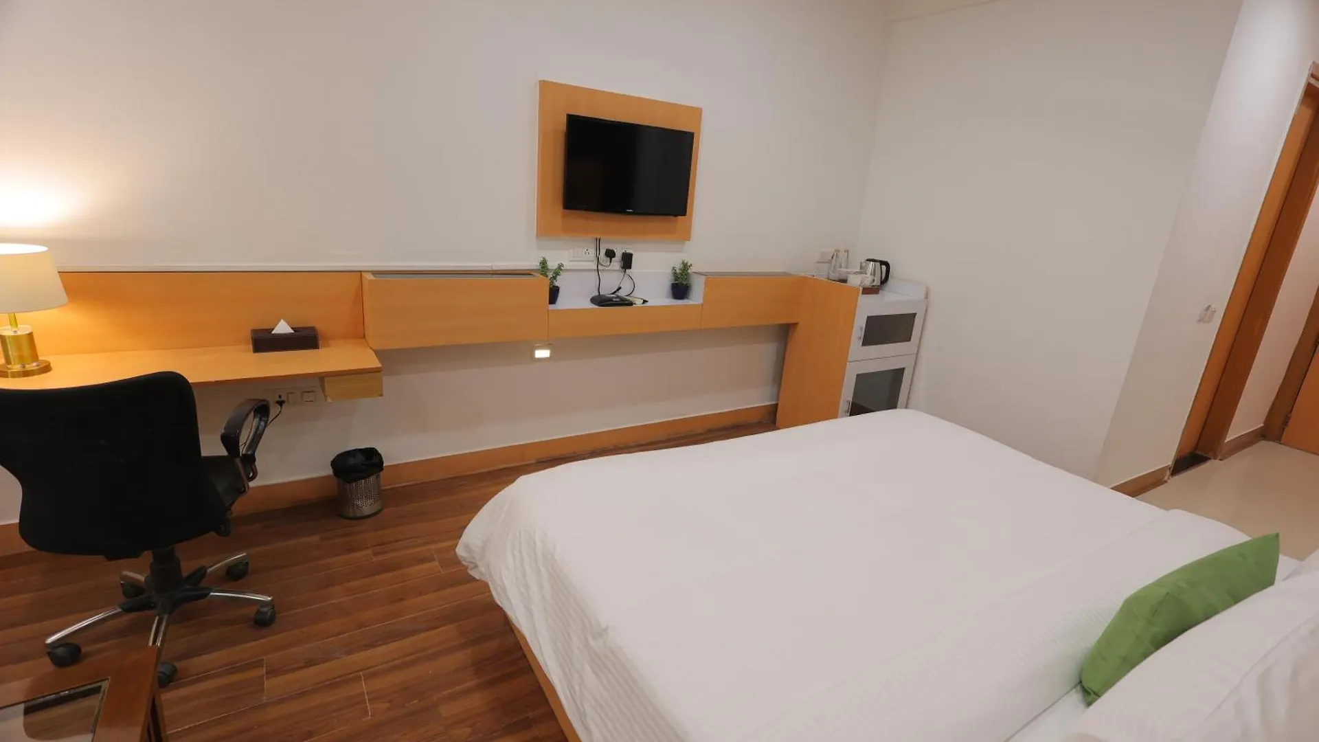 Hotel Aliste Millennium City Center Gurgaon