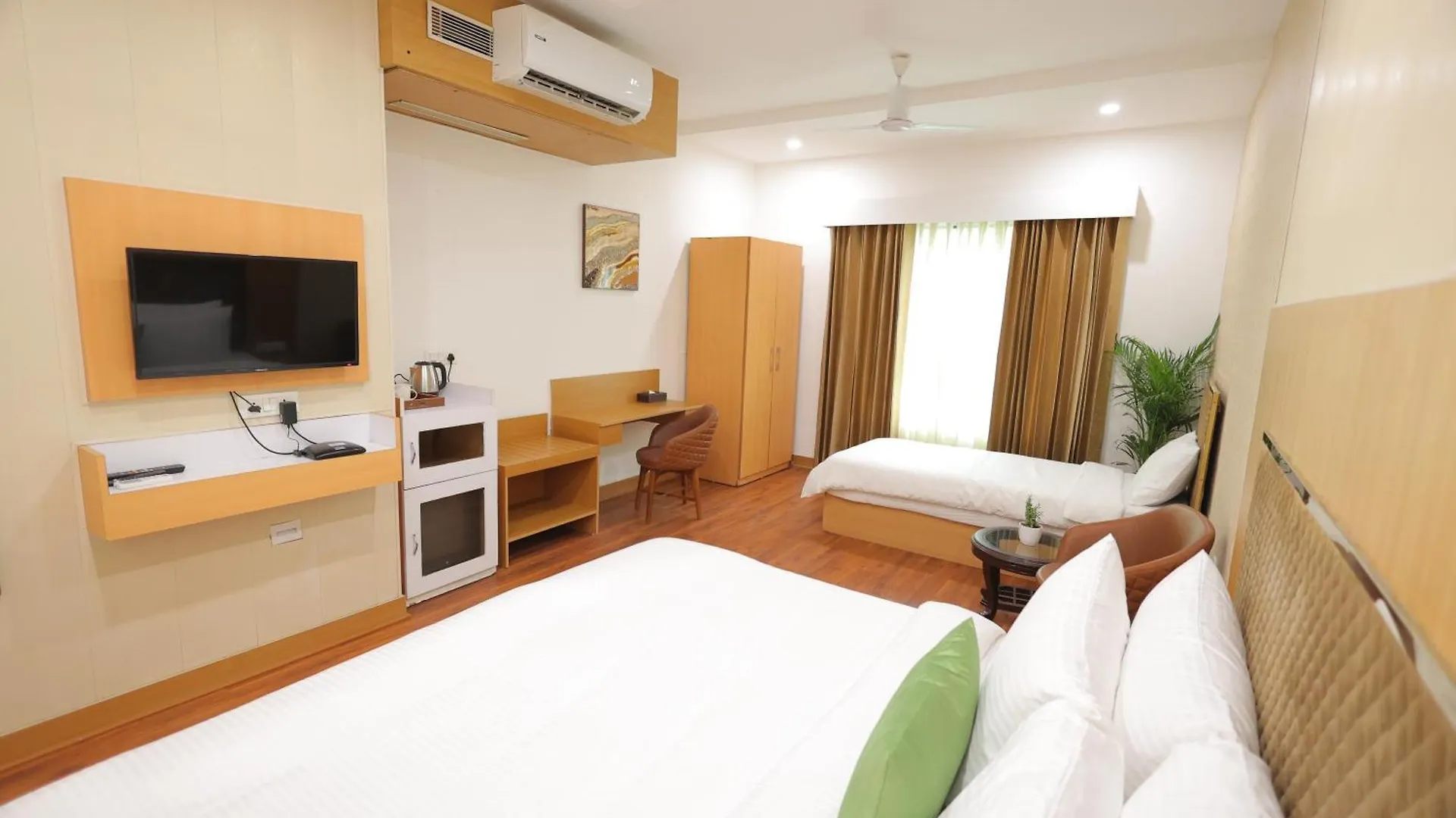 Aliste Millennium City Center Gurgaon 3*,  Indien