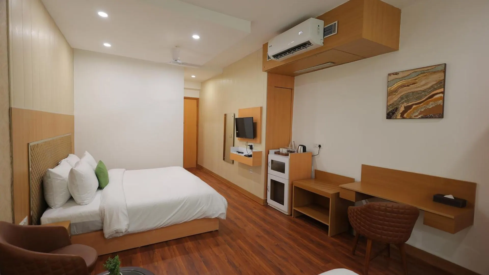 Hotel Aliste Millennium City Center Gurgaon