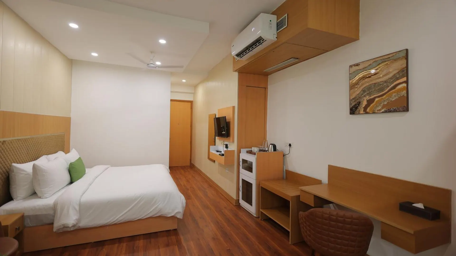Aliste Millennium City Center Gurgaon 3*,  Indien