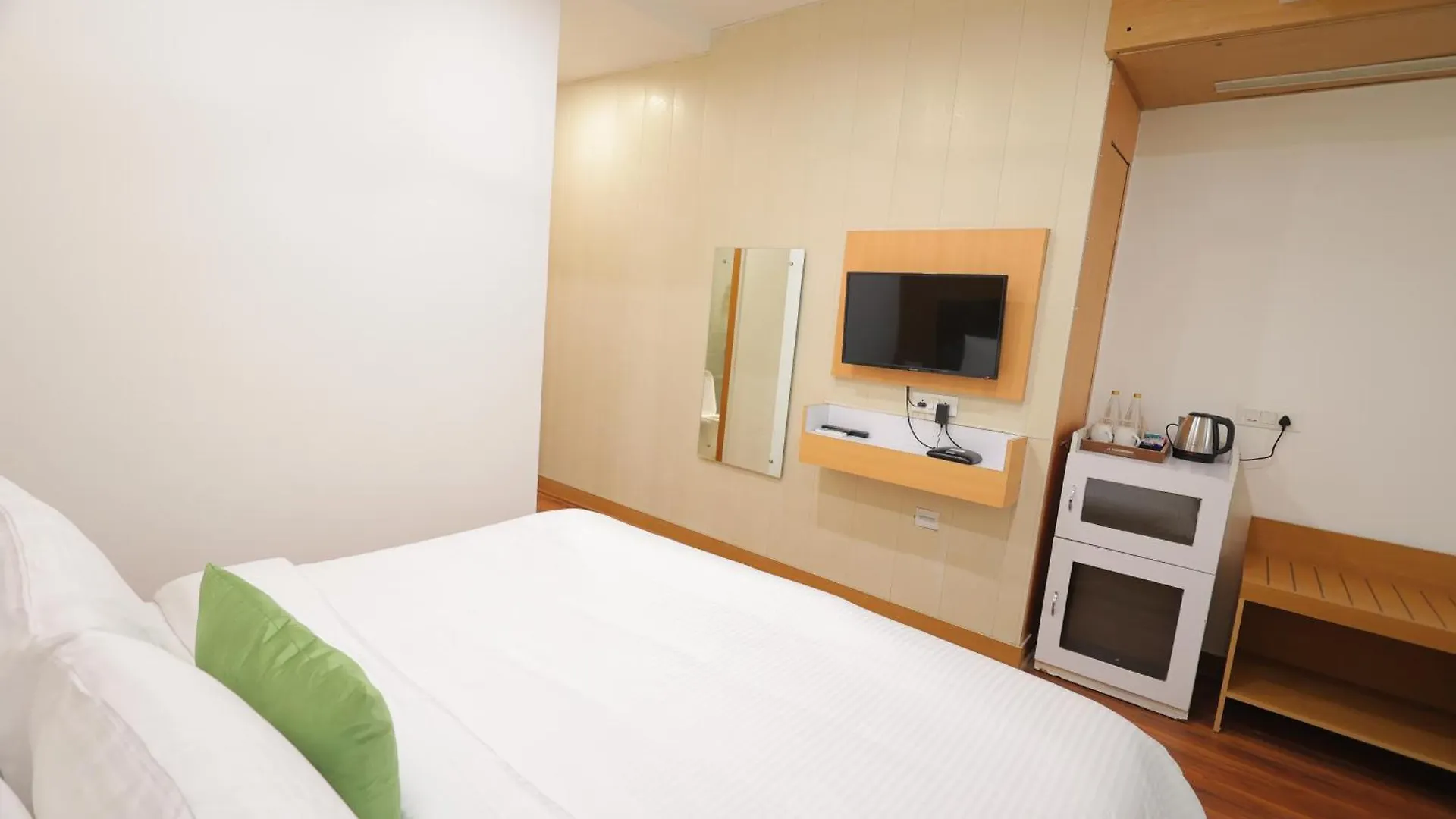 Hotel Aliste Millennium City Center Gurgaon