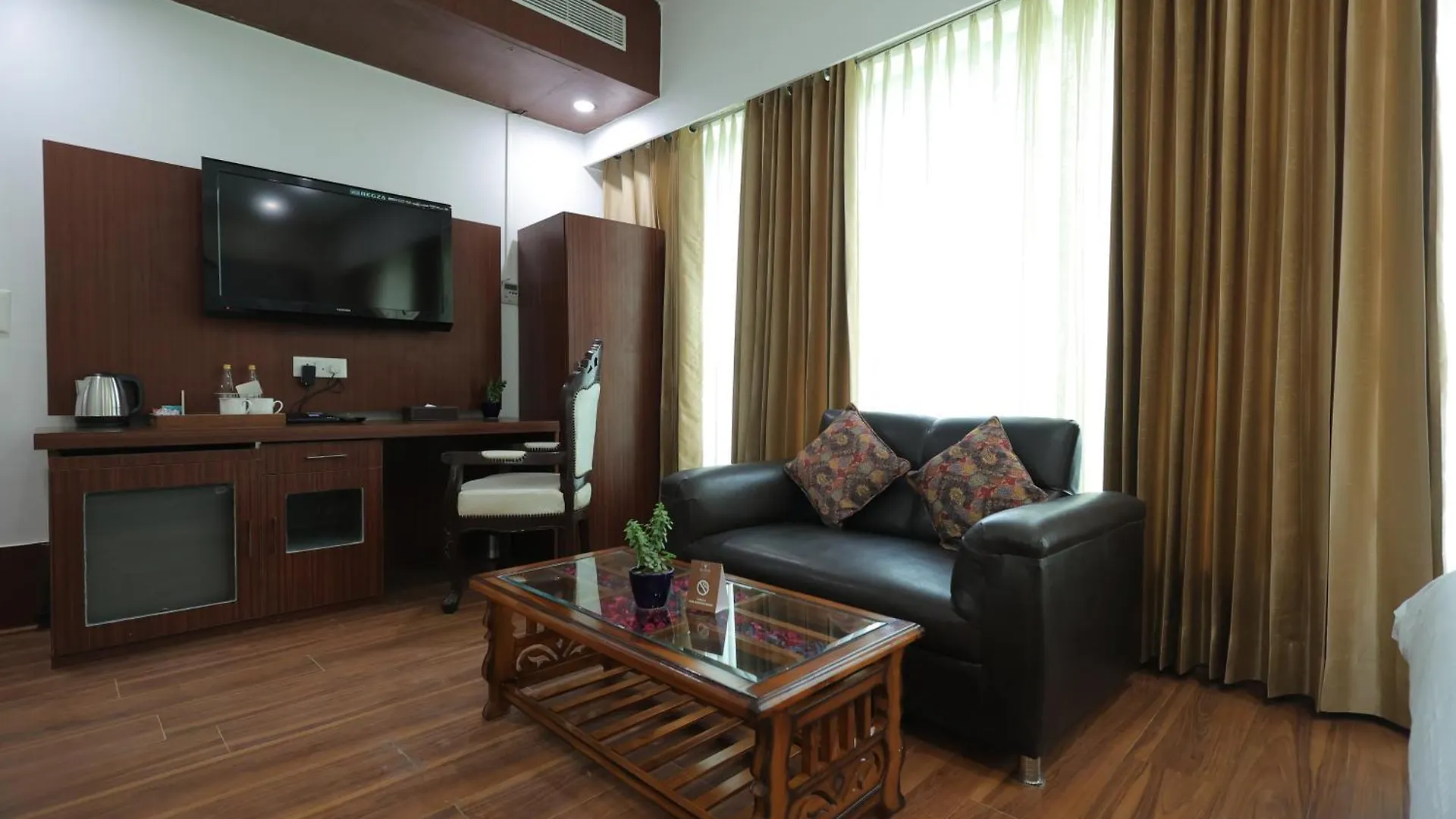 Aliste Millennium City Center Gurgaon 3*,  Indien