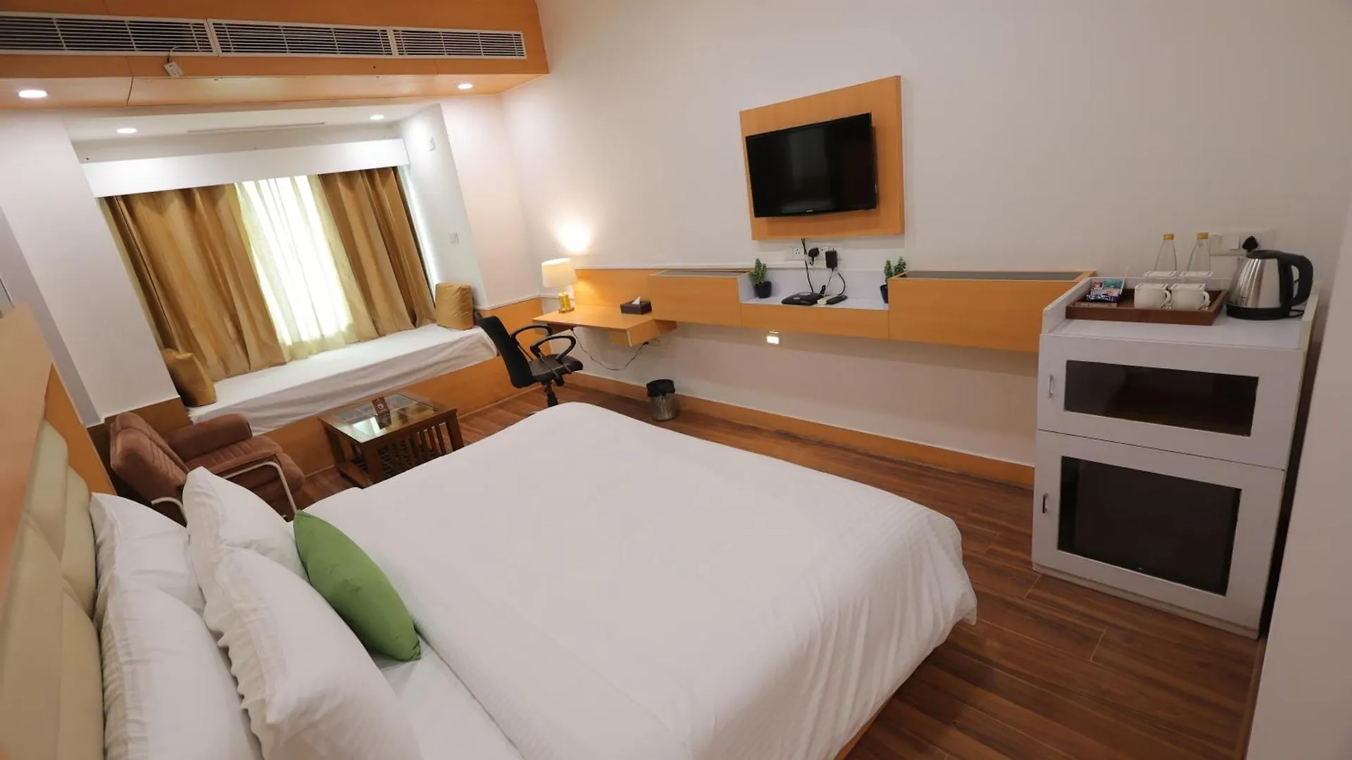 Hotel Aliste Millennium City Center Gurgaon